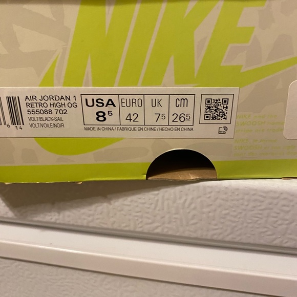 Nike Air Jordan 1 Retro High OG Visionaire Volt Black Mens NEW 8.5 men/10 women - Picture 7 of 7